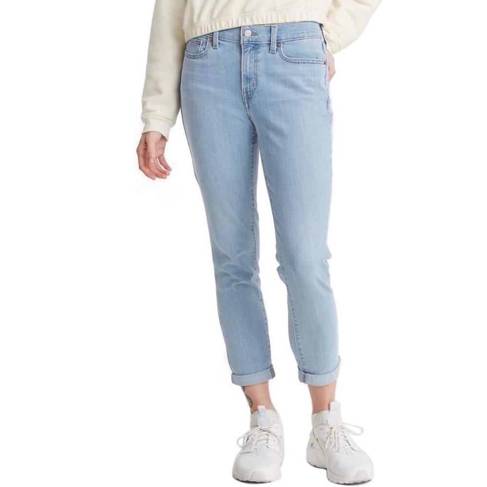 🌻NEW (w/tags) Levi's Light Wash Boyfriend Jeans Women's Size 4 or 27